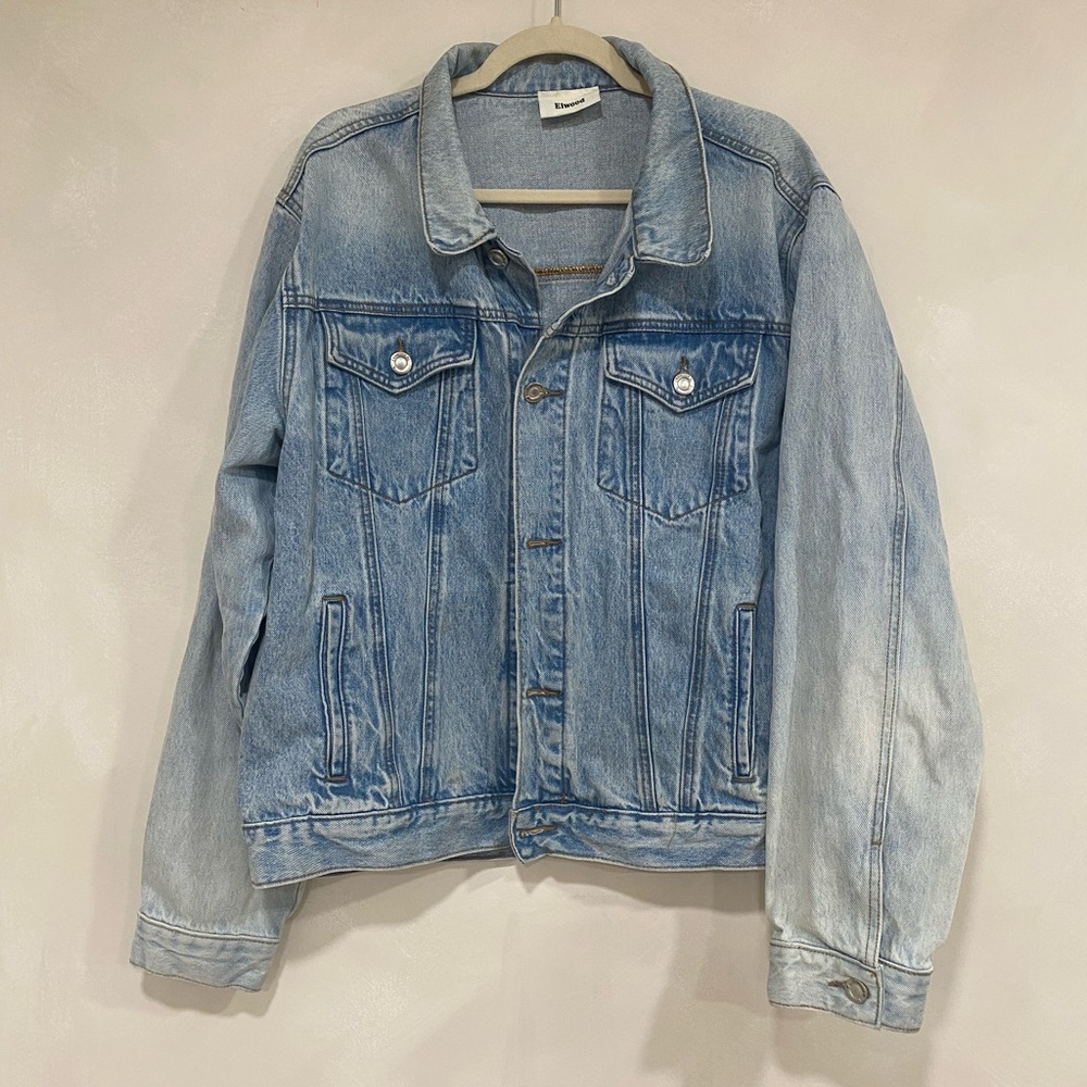 Elwood Light Wash Denim Trucker Jacket Large